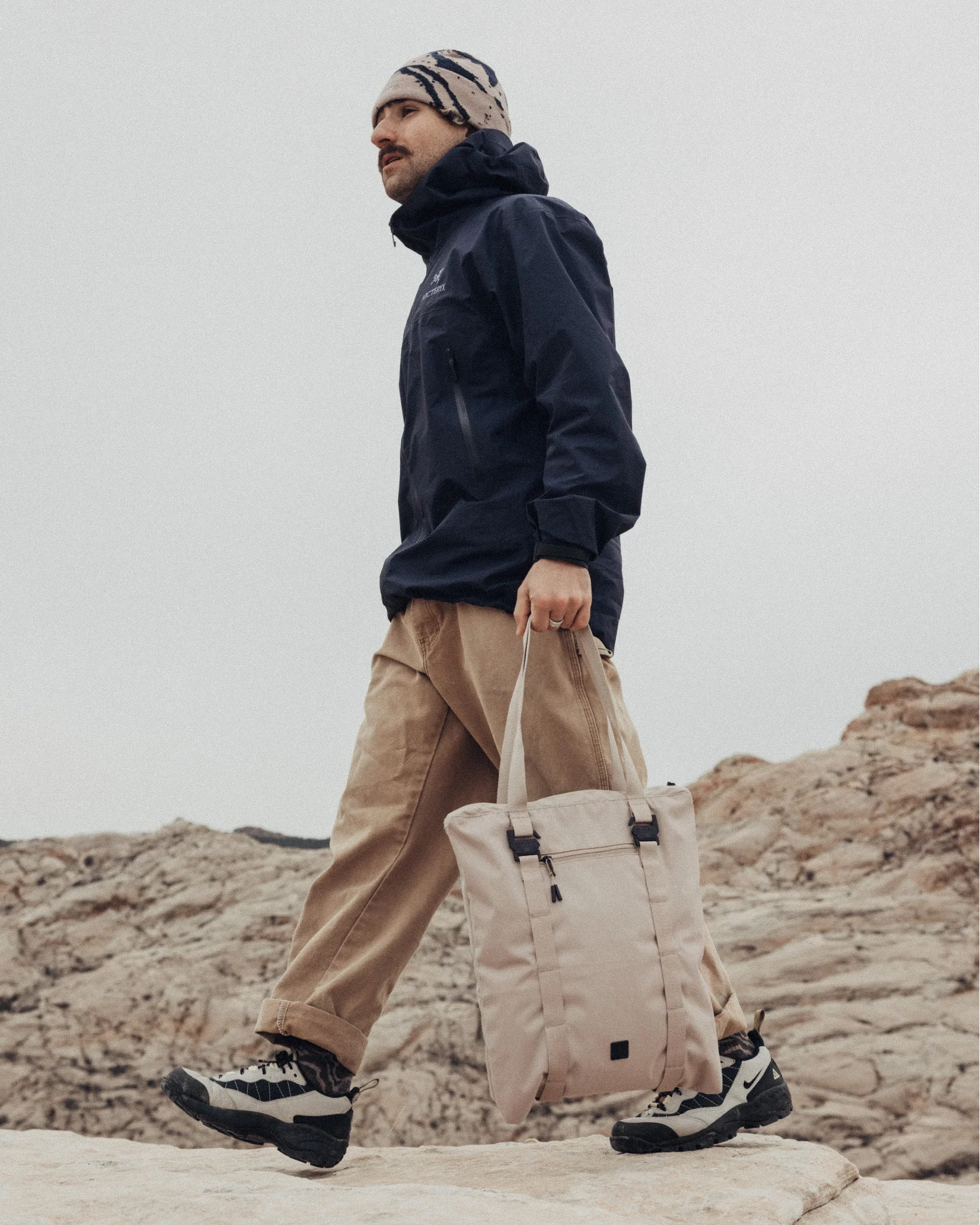 Essential 1st Generation Tote 12L Fogbow Beige - Image 2