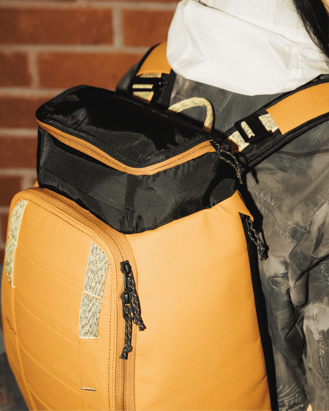 Hugger Backpack 25L Acorn Brown - Image 6