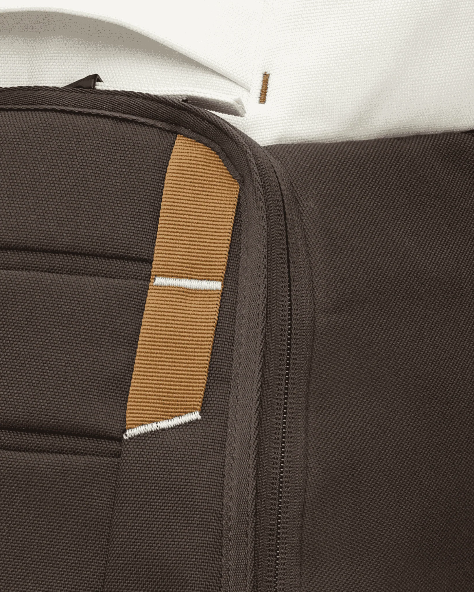 Hugger Backpack 25L Cappuccino - Image 9