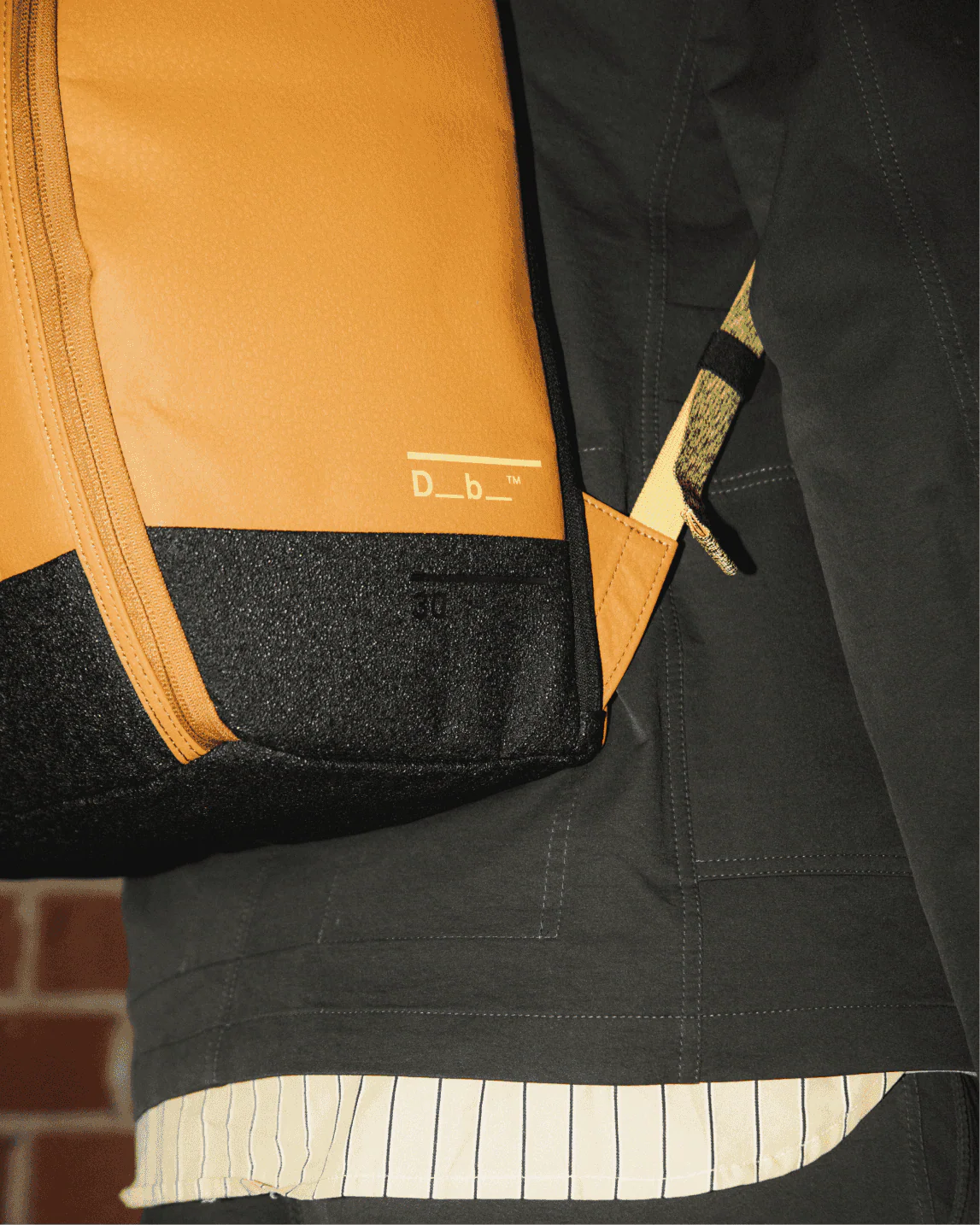 Hugger Backpack 30L Acorn Brown - Image 10