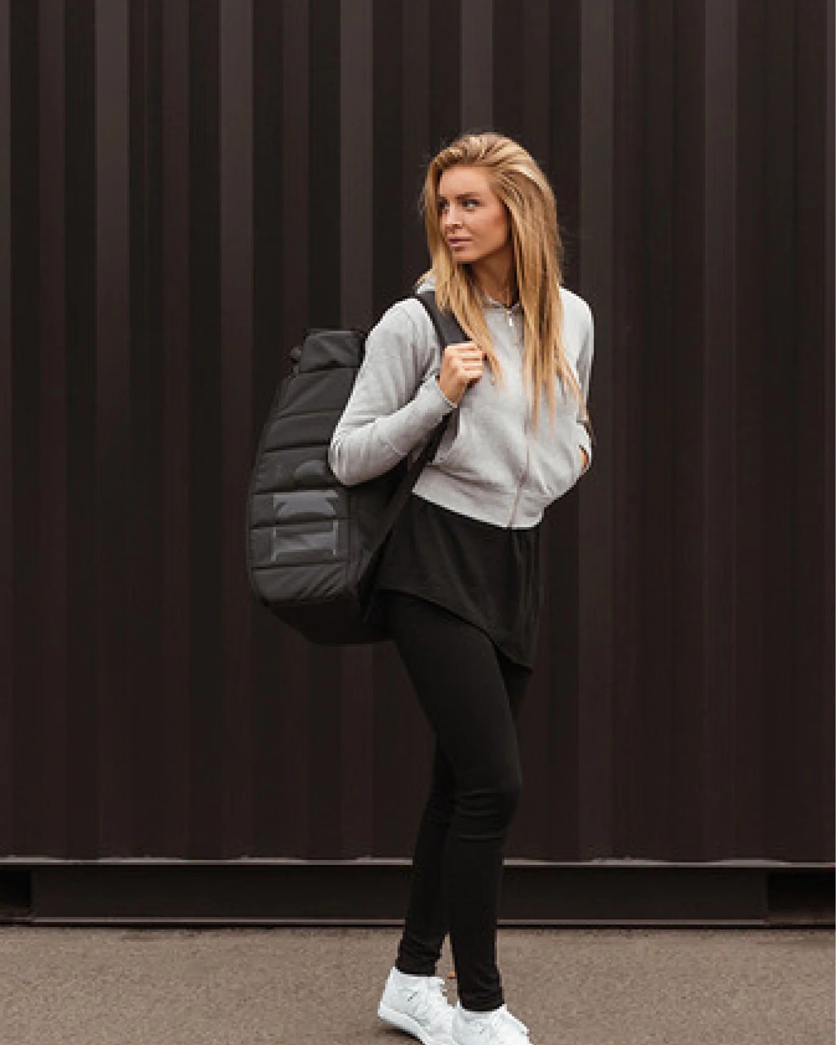 Hugger Backpack 30L Black Out 15/16 - Image 6