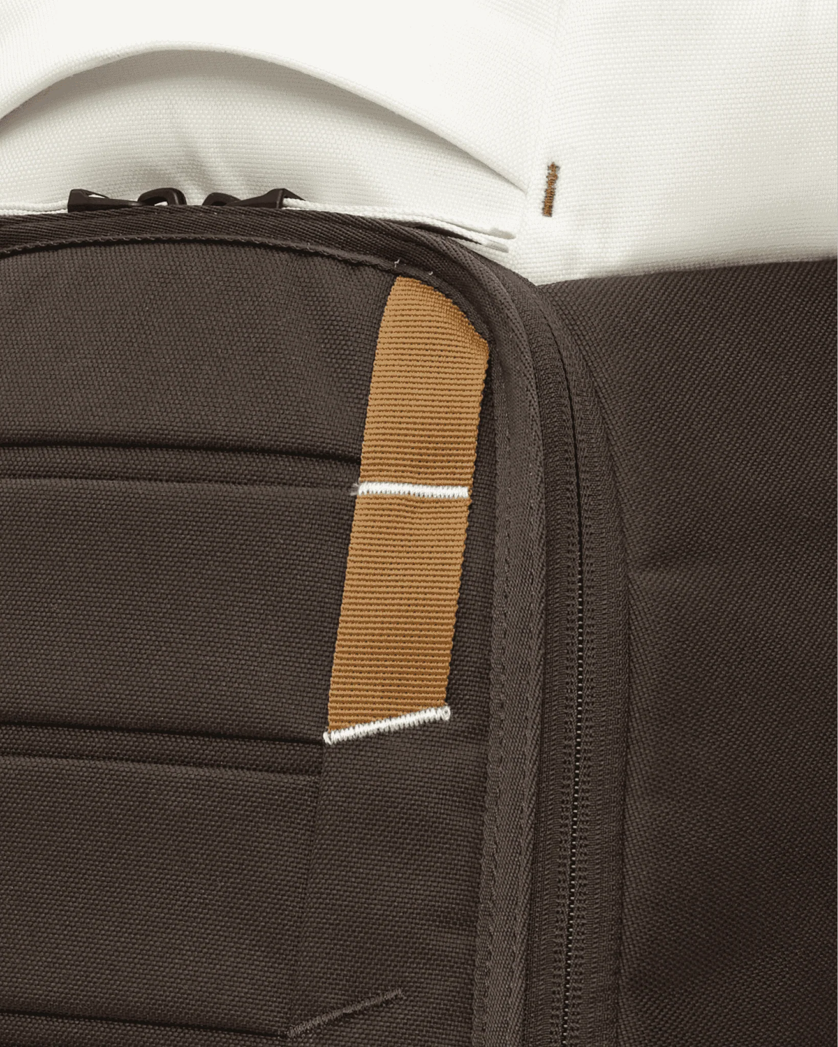 Hugger Backpack 30L Cappuccino - Image 10