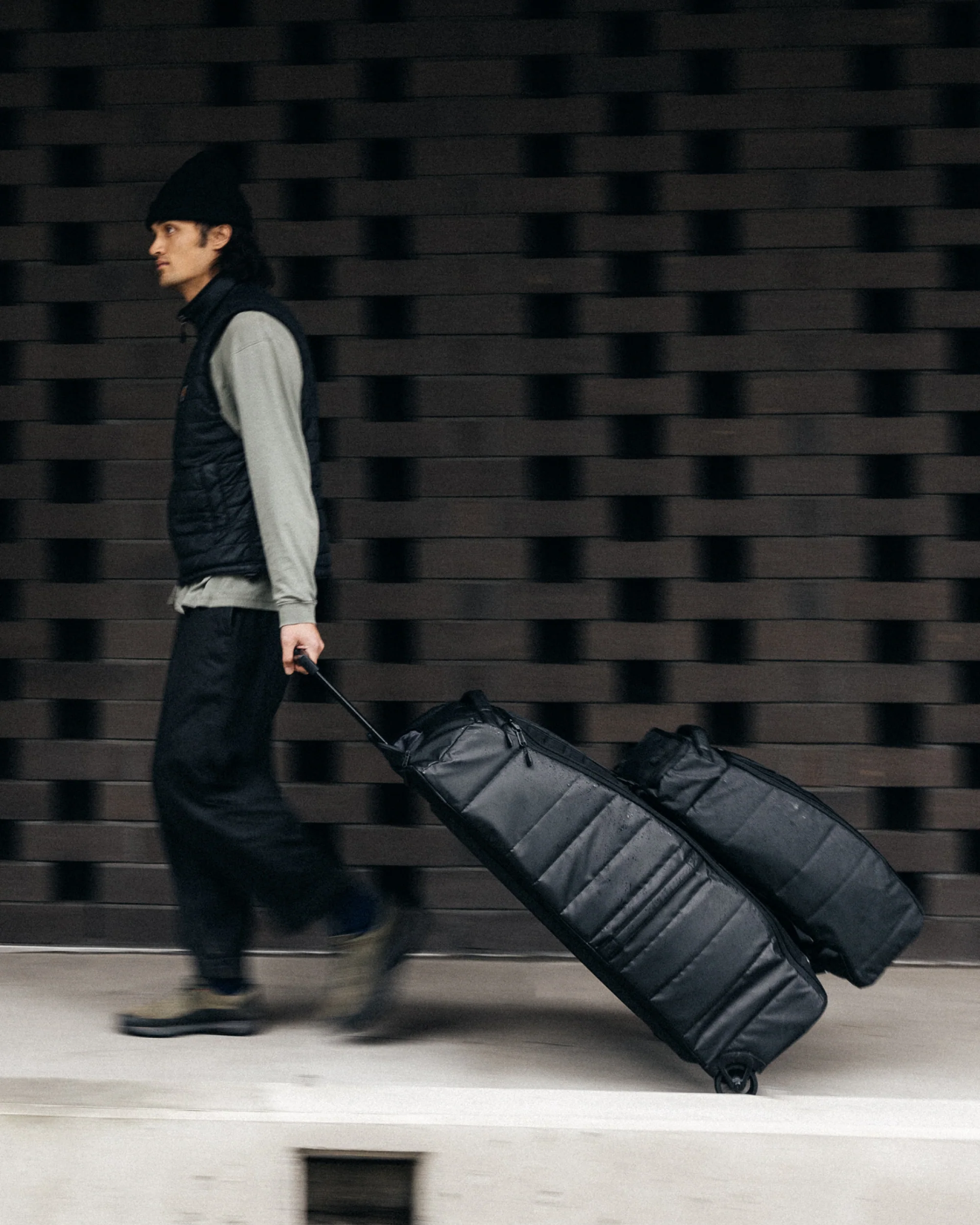 Hugger 1st Generation Roller Bag Check-in 90L Black Out - Image 2