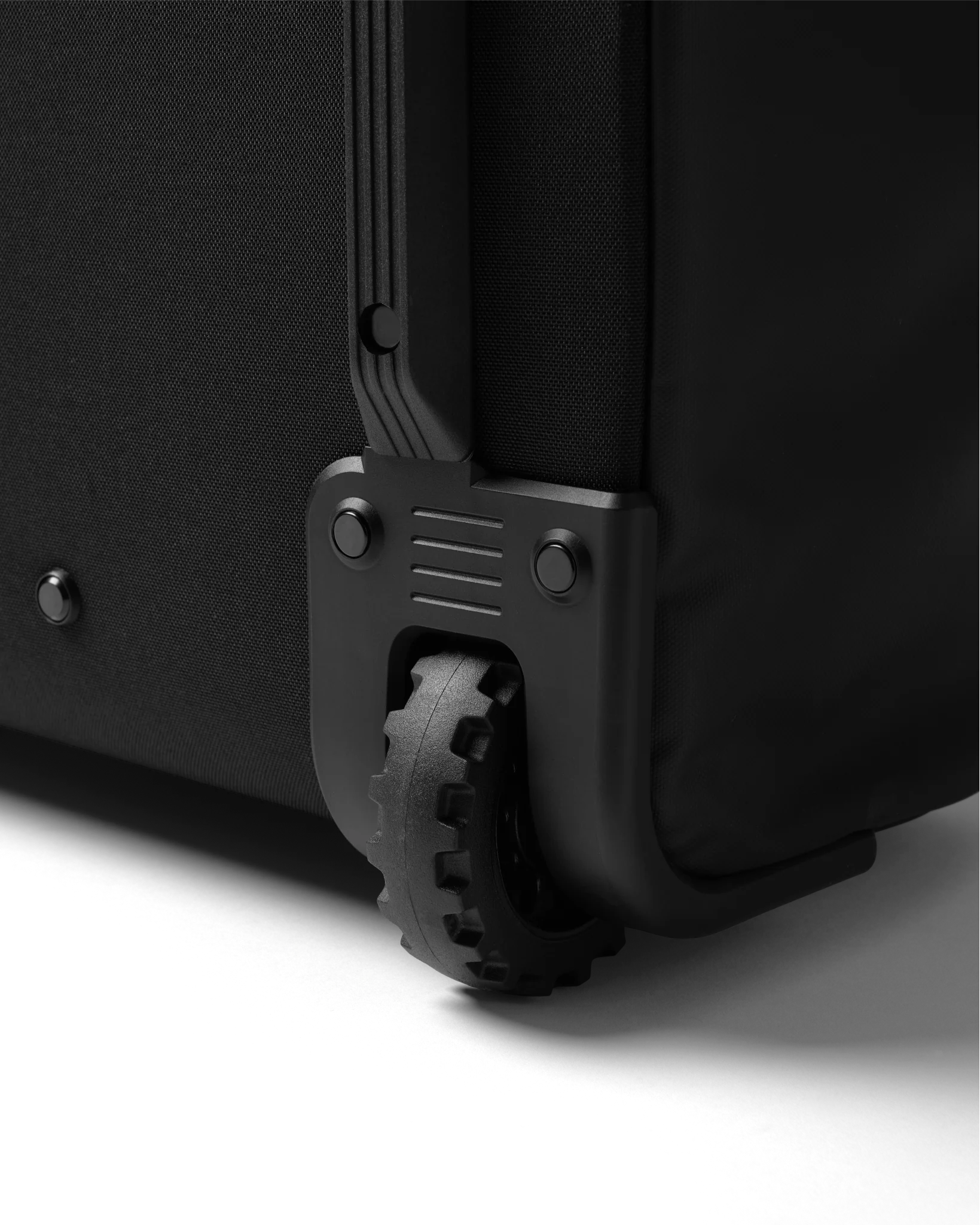 Hugger Roller Bag Check-in 60L Black Out - Image 9