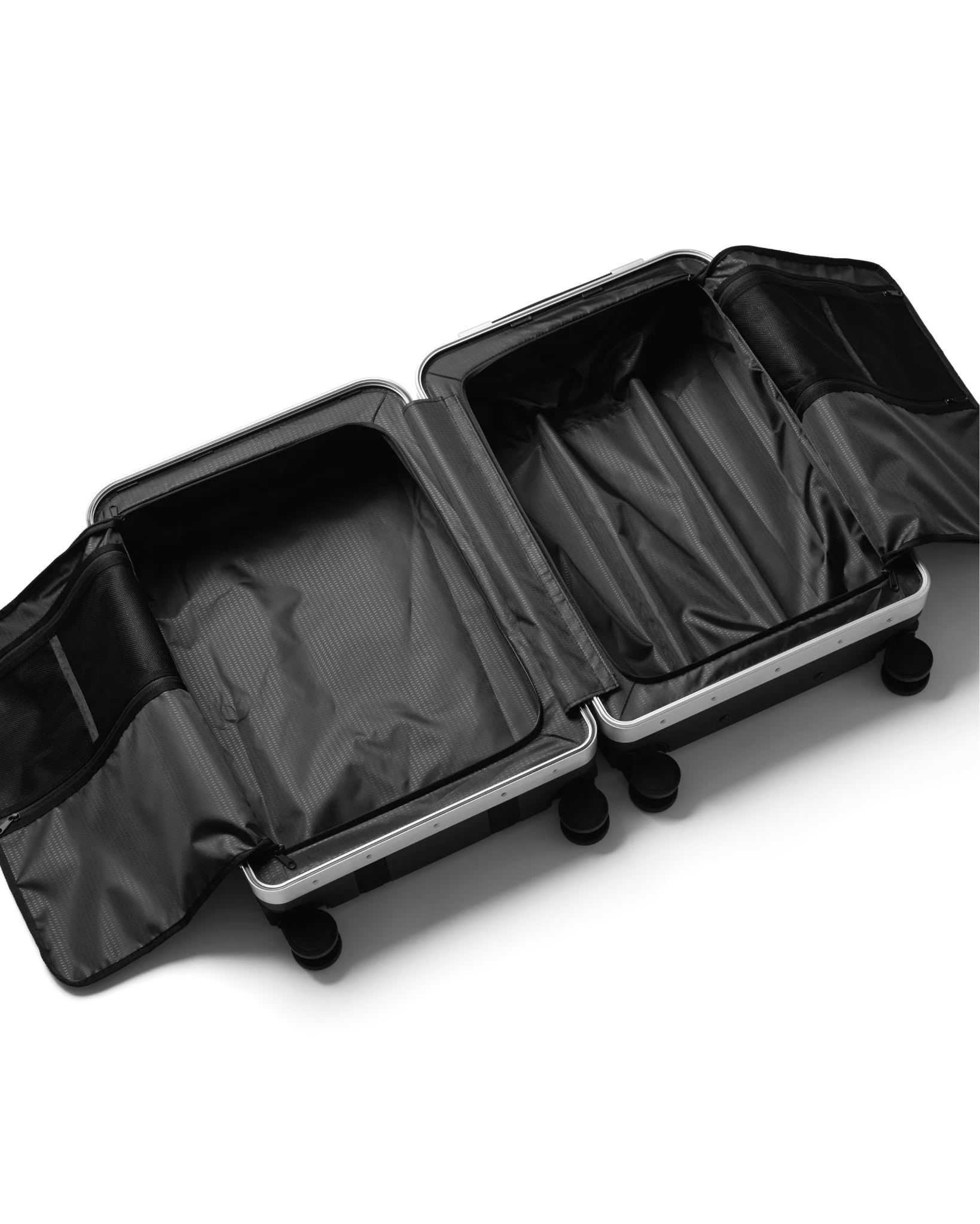 Ramverk Pro Check-in Luggage Medium Black Out - Image 9
